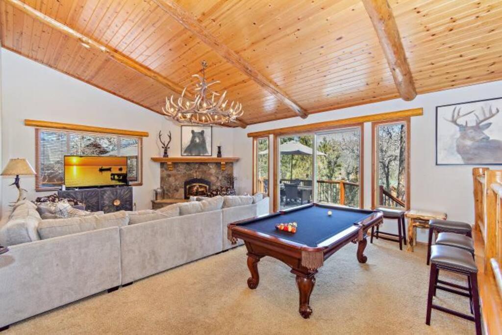 Custom Single Story Cabin With Jacuzzi Pool Table & Big Game Room With Arcade Games Big Bear Lake Zewnętrze zdjęcie