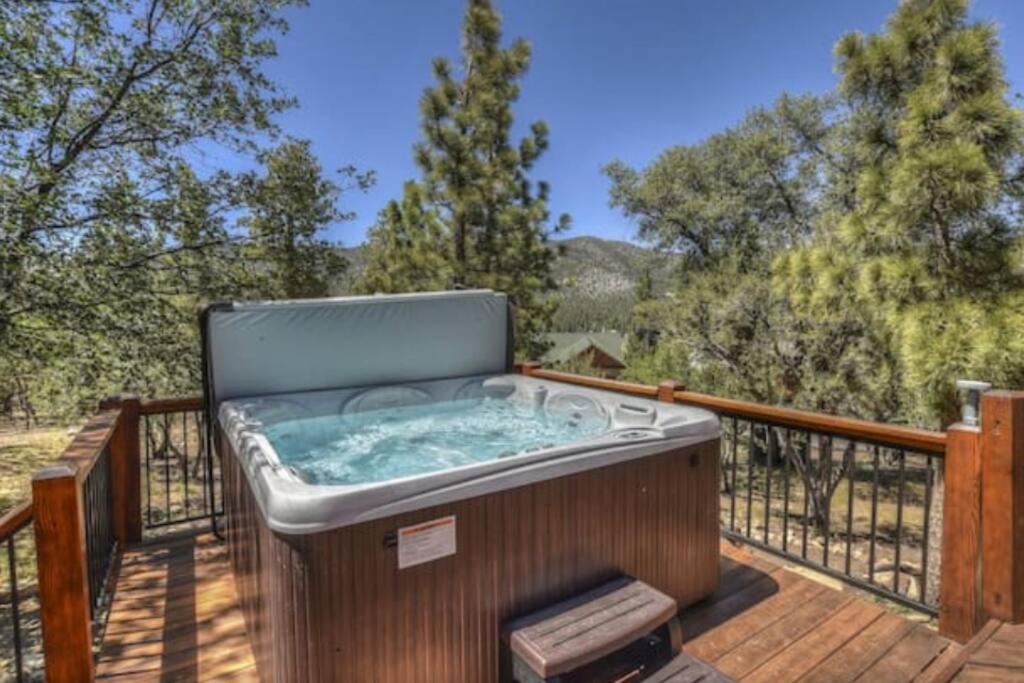 Custom Single Story Cabin With Jacuzzi Pool Table & Big Game Room With Arcade Games Big Bear Lake Zewnętrze zdjęcie