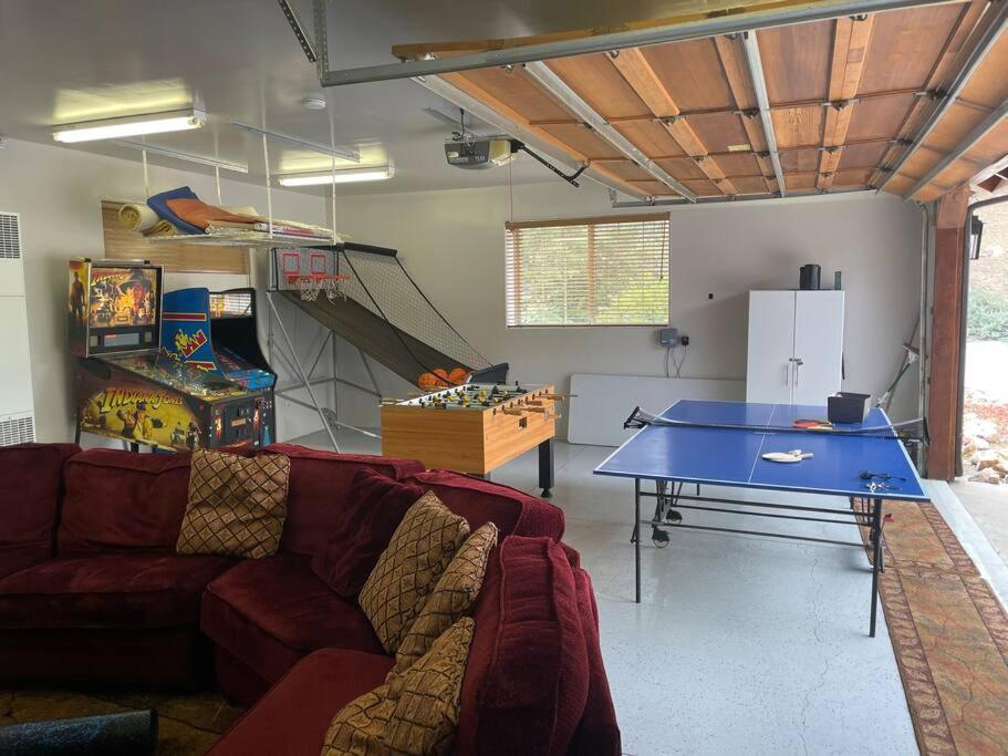 Custom Single Story Cabin With Jacuzzi Pool Table & Big Game Room With Arcade Games Big Bear Lake Zewnętrze zdjęcie