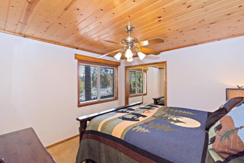 Custom Single Story Cabin With Jacuzzi Pool Table & Big Game Room With Arcade Games Big Bear Lake Zewnętrze zdjęcie