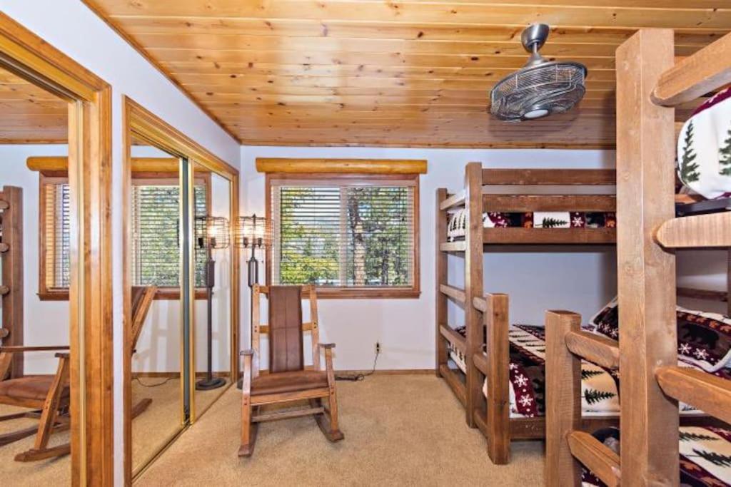 Custom Single Story Cabin With Jacuzzi Pool Table & Big Game Room With Arcade Games Big Bear Lake Zewnętrze zdjęcie