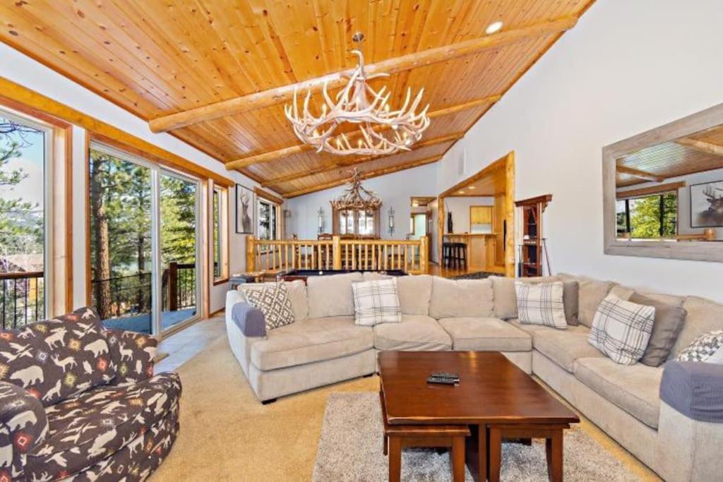Custom Single Story Cabin With Jacuzzi Pool Table & Big Game Room With Arcade Games Big Bear Lake Zewnętrze zdjęcie