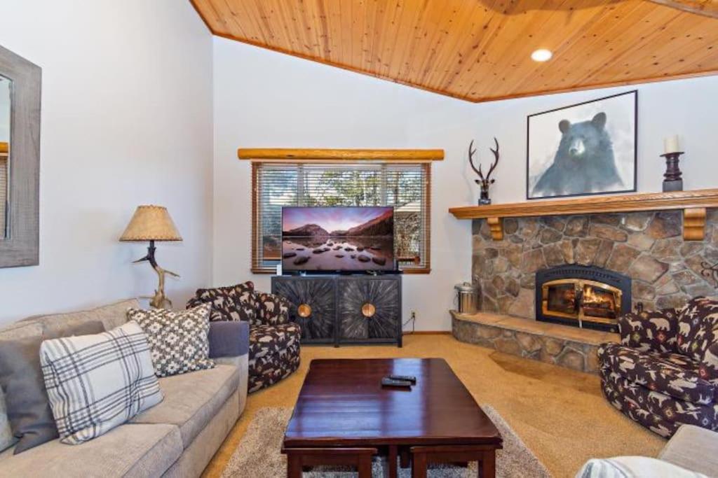 Custom Single Story Cabin With Jacuzzi Pool Table & Big Game Room With Arcade Games Big Bear Lake Zewnętrze zdjęcie